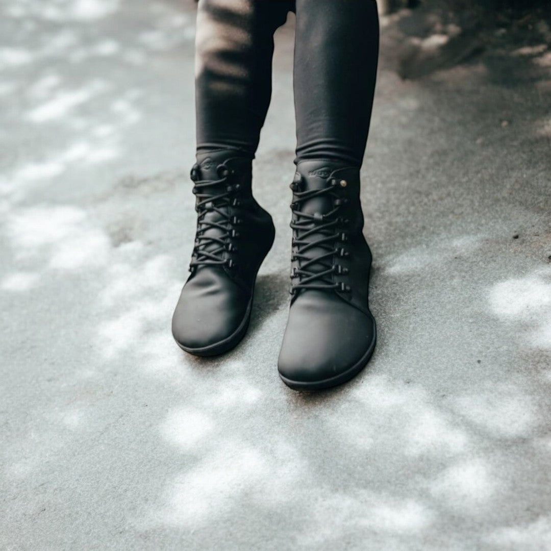 Handcrafted RealFoot Farmer Winter Boots with wide toe box and insulation, offering natural comfort and warmth for winter.