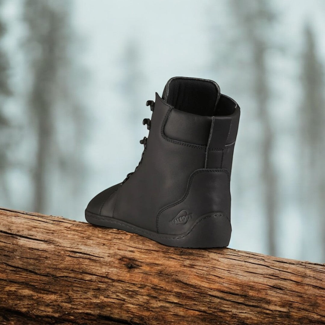 Handcrafted RealFoot Farmer Winter Boots with wide toe box and insulation, offering natural comfort and warmth for winter.