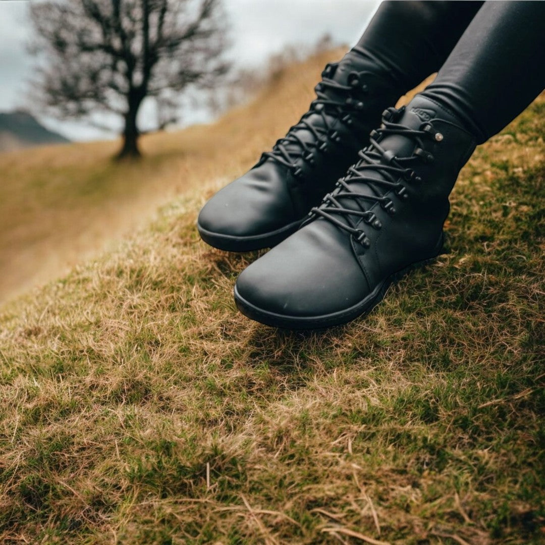 Handcrafted RealFoot Farmer Winter Boots with wide toe box and insulation, offering natural comfort and warmth for winter.